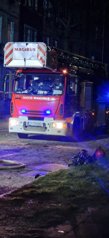 Pożar budynku mieszkalnego w Bytomiu. Do szpitala trafiło 9 osób w tym piątka dzieci