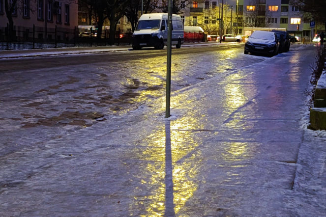 Lodowy paraliż w Polsce! IMGW ostrzega: drogi i chodniki zamienią się w pułapki