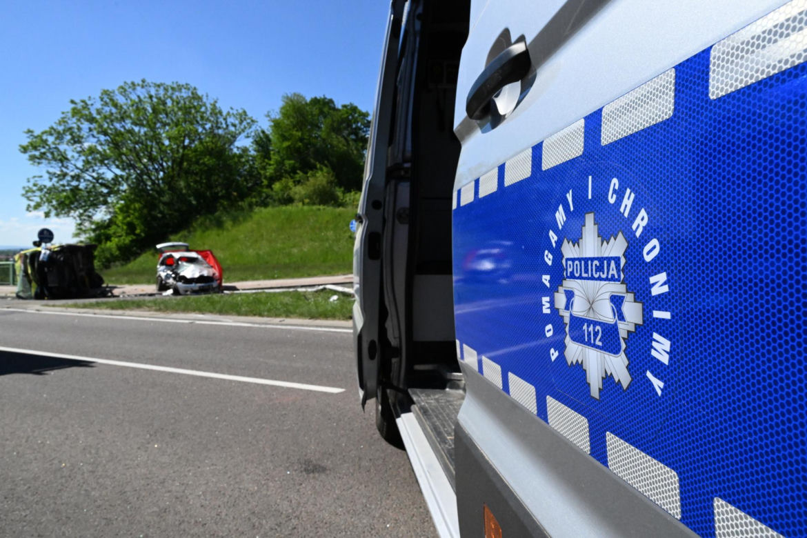 Makabra na drodze w Przemyślu! Osobówka zderzyła się z karetką. Nie żyje mężczyzna