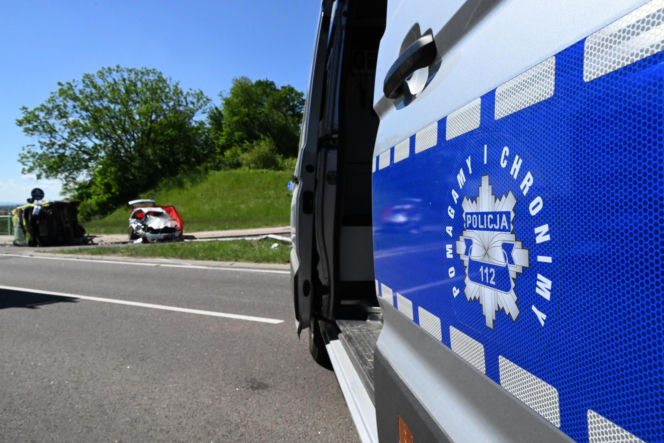 Makabra na drodze w Przemyślu! Osobówka zderzyła się z karetką. Nie żyje mężczyzna