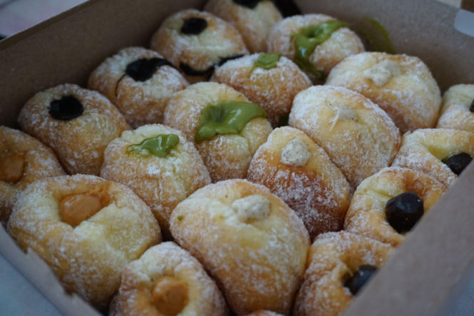 Jak kupować pączki, żeby się nie rozczarować? Sprawdź, po czym poznasz pączka idealnego