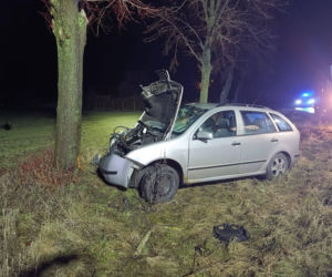 Tragedia na drodze w powiecie rawickim. Nie żyje pasażerka auta