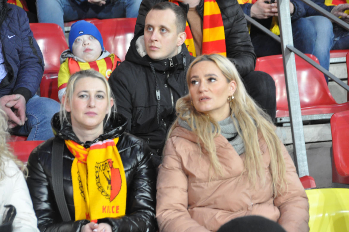 Korona Kielce - Legia Warszawa. Zdjęcia kibiców na Suzuki Arenie