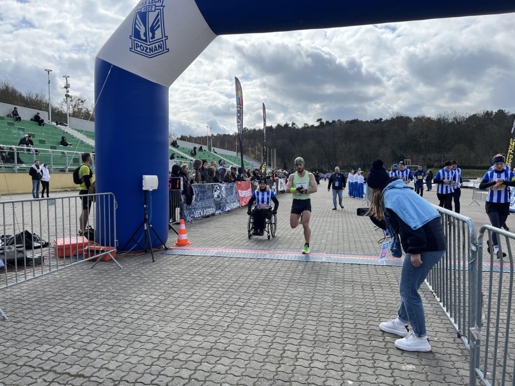 Kibolska Dycha 2024. Wyjątkowy bieg kibiców Lecha Poznań
