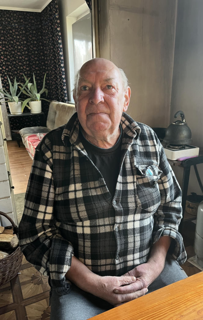 Pan Adam stracił wzrok po śmierci żony. Niespodziewanie zapukali do niego policjanci