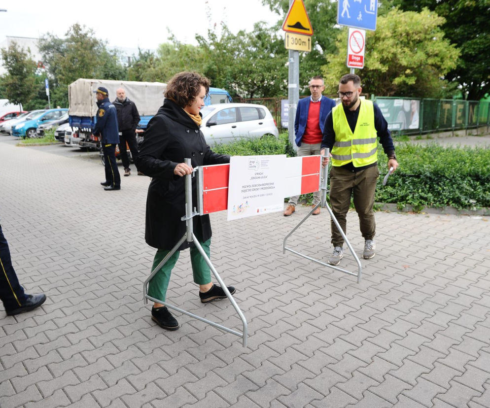 Trzaskowski zamyka drogę. Rodzice są wściekli