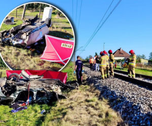 Tragiczne zderzenie pociągu z osobówką pod Wieluniem. Nie żyje 21-latek