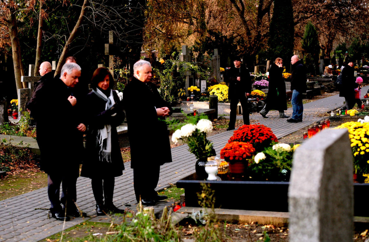 Tak wygląda grób ojca Kaczyńskich. Jest inny niż grób matki