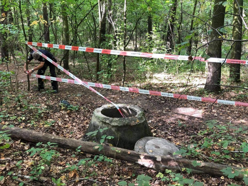 Poznań: Niebezpieczne odkrycie w środku lasu! Obyło się bez ofiar 