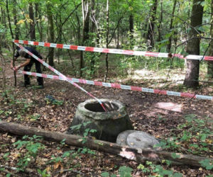 Poznań: Niebezpieczne odkrycie w środku lasu! Obyło się bez ofiar 
