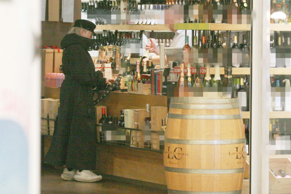Katarzyna Figura ukrywa się w alkoholowym