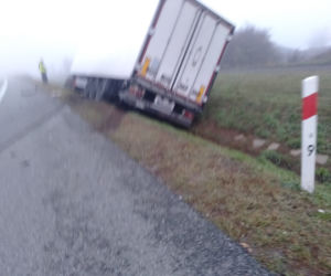 Tragedia na S1. Kobieta zginęła w zderzeniu trzech pojazdów, są utrudnienia