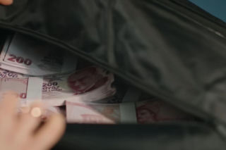 Panna młoda, odcinek 22: Hancer otrzymuje od Cihana fortunę i znika z jego domu