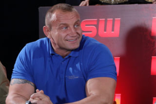 Pudzianowski siarczystego mrozu się nie boi! Nie zgadniecie, co zrobił z samego rana! [WIDEO]