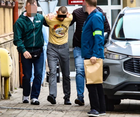 Taksówkarz zginął po ataku. Podejrzany śmiał się w sądzie