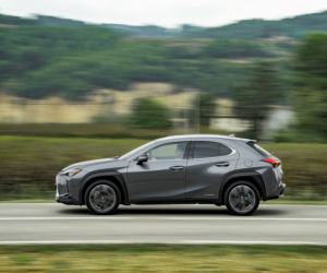 Lexus UX 250h E-Four Omotenashi