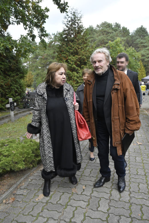 Żona wozi Olbrychskiego porshe