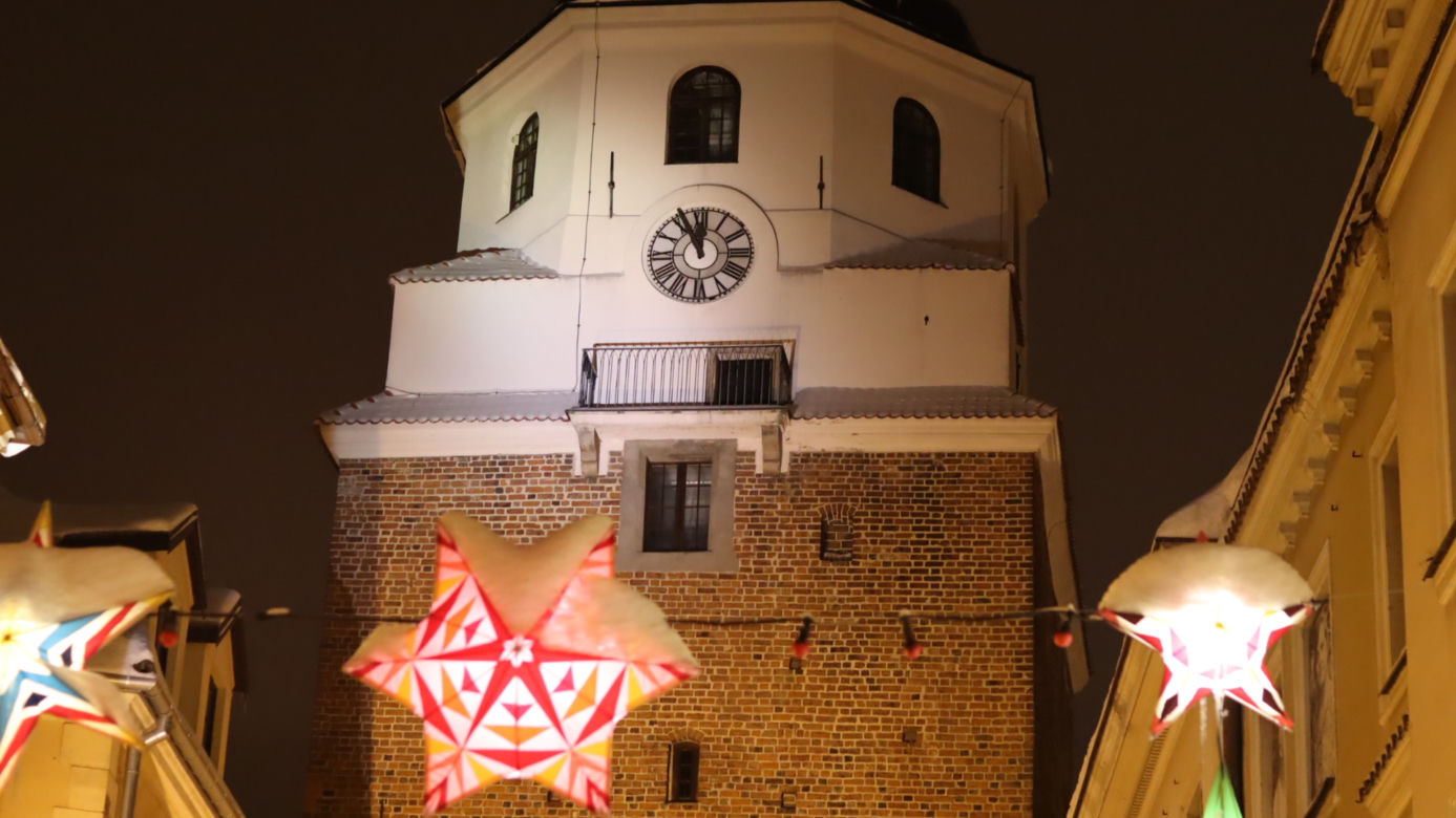Lublin wieczorową porą. W mieście świąteczne ozdoby i hałdy śniegu. Zobacz zdjęcia!