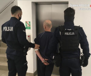 Podczas kłótni na klatce rąbnął sąsiada w głowę siekierą. Krew lała się strumieniami!