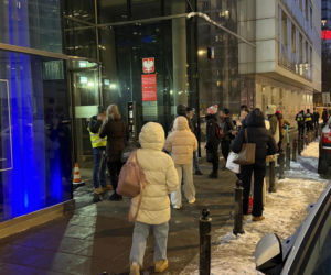 Runął sufit w biurowcu przy Twardej! Wiemy, co było przyczyną awarii