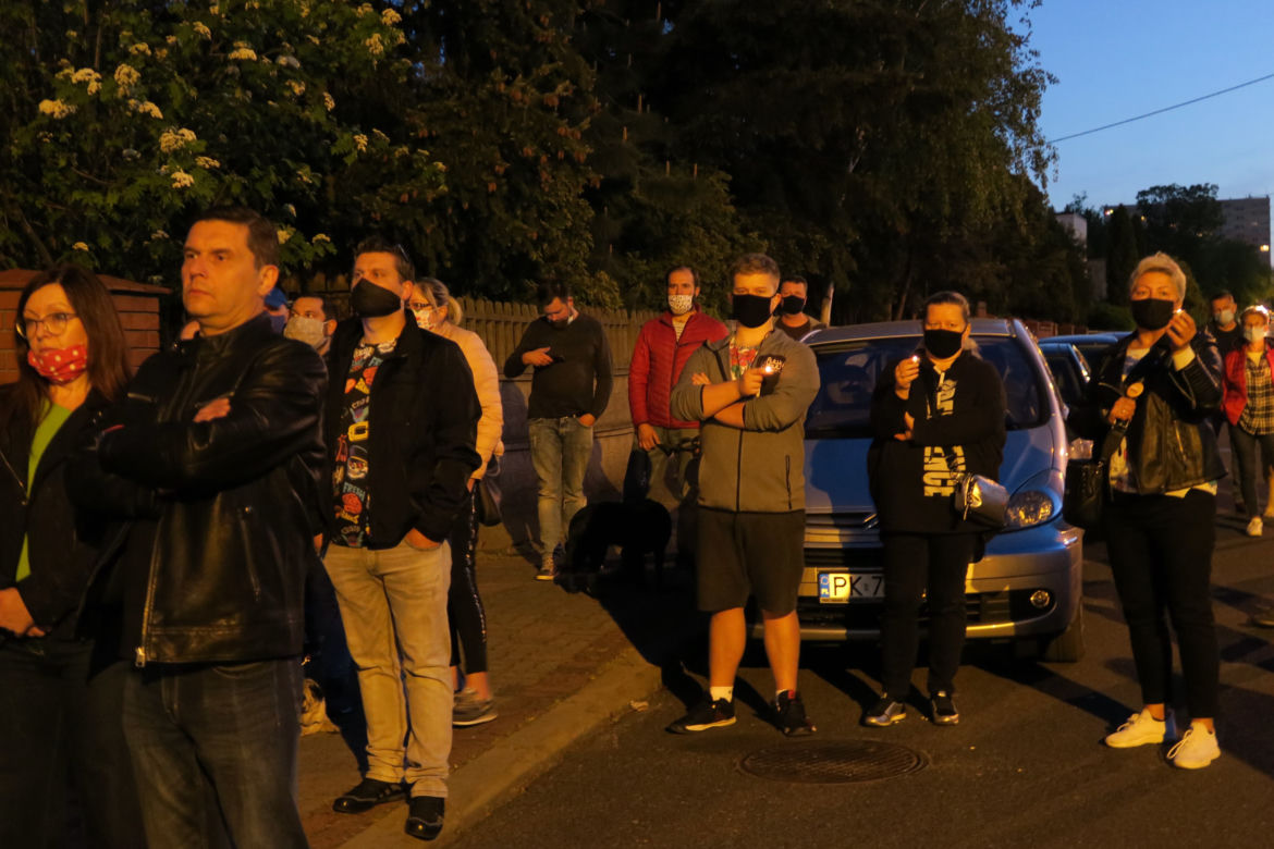 Manifestacja przed kaliską kurią diecezjalną. Kaliszanie oburzeni zachowaniem biskupa Janiaka