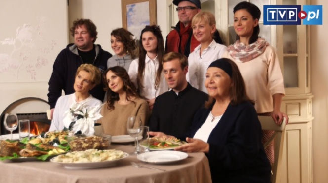 Ranczo 10 sezon. Lucy (Ilona Ostrowska), Kusy (Paweł Królikowski), Michałowa (Marta Lipińska), Francesca (Anna Iberszer), Maciej (Mateusz Rusin), Więcławska (Dorota Chotecka), Kinga (Agnieszka Pawełki