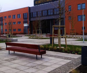 Plac przed Netto Areną po przebudowie