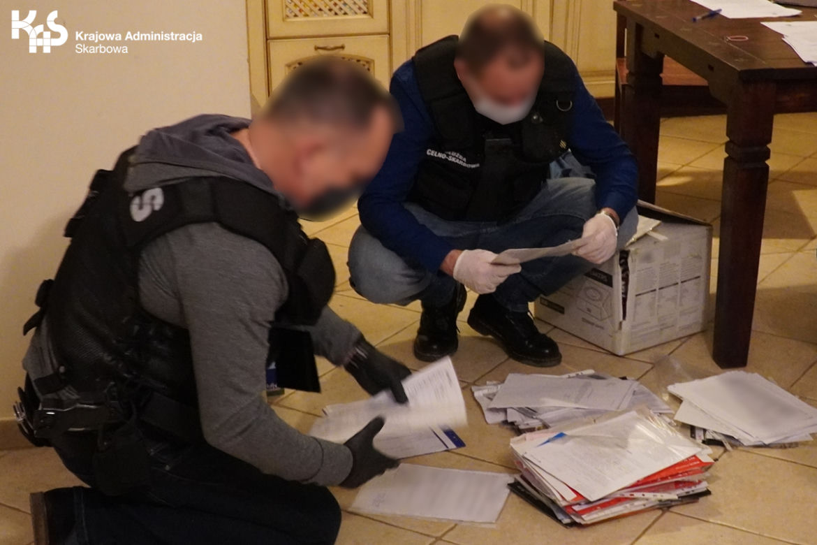 Warmińsko-mazurska KAS rozbiła zorganizowaną grupę przestępczą. Są kolejne zatrzymani