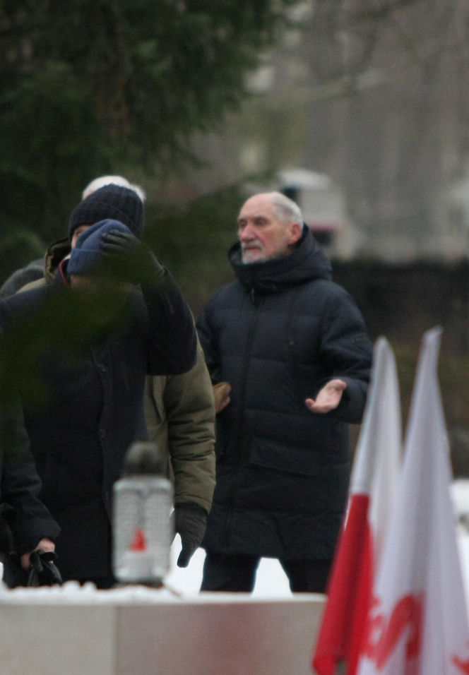 Macierewicz wciąż bez prawa jazdy