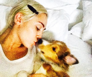 Miley Cyrus chwali się nową fryzurą i dziwnym tatuażem!