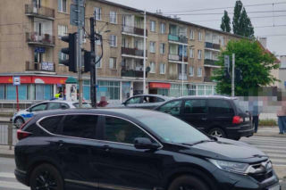 Po śmierci 6-latka postawili tam fotoradar. Pijany kierowca wbił się w barierki przy przystanku