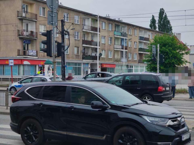 Po śmierci 6-latka postawili tam fotoradar. Pijany kierowca wbił się w barierki przy przystanku