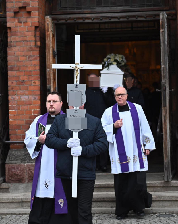 Pogrzeb Weroniki i Sebastiana. Ostatnia droga rodzeństwa