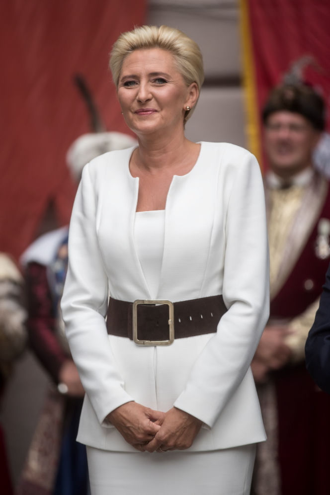 Znany projektant mody miażdży Szydło. Wysyła ją po porady do Agaty Dudy! 