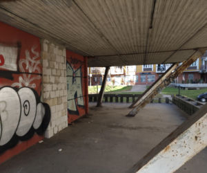 Trzonolinowiec - wieżowiec przy Kościuszki we Wrocławiu z lat 60. przed remontem