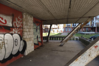 Trzonolinowiec - wieżowiec przy Kościuszki we Wrocławiu z lat 60. przed remontem