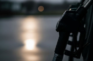 Pijany na stacji paliw. Co grozi kierowcy za niebezpieczny wyczyn?