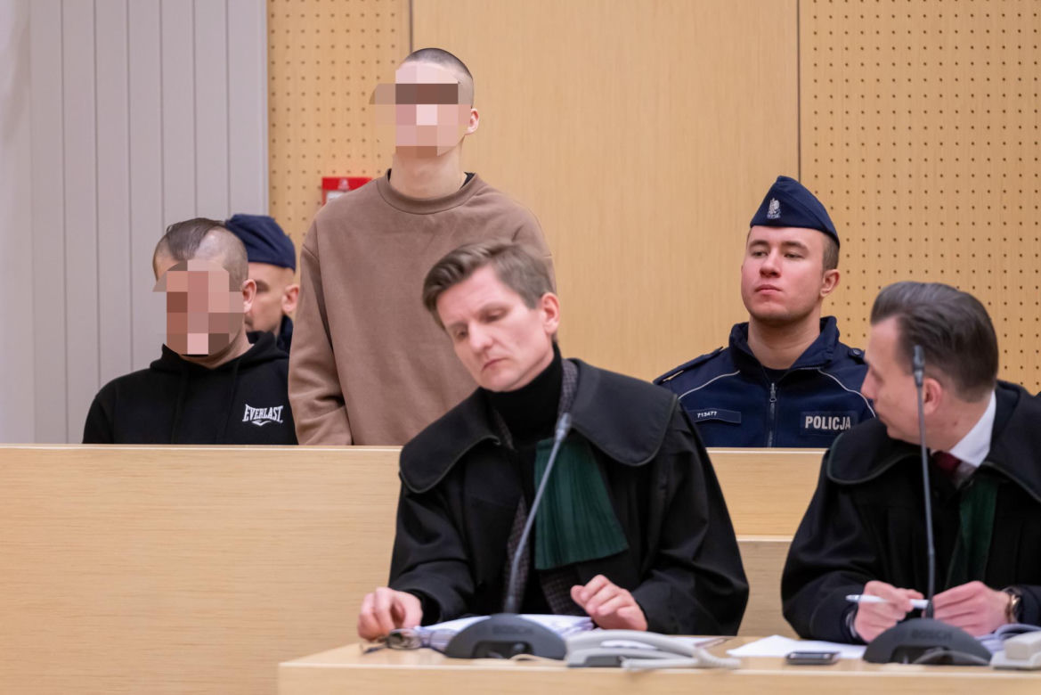 Przed Sądem Okręgowym w Poznaniu stanęli oskarżeni o porwanie i próbę zgwałcenia 16-latka