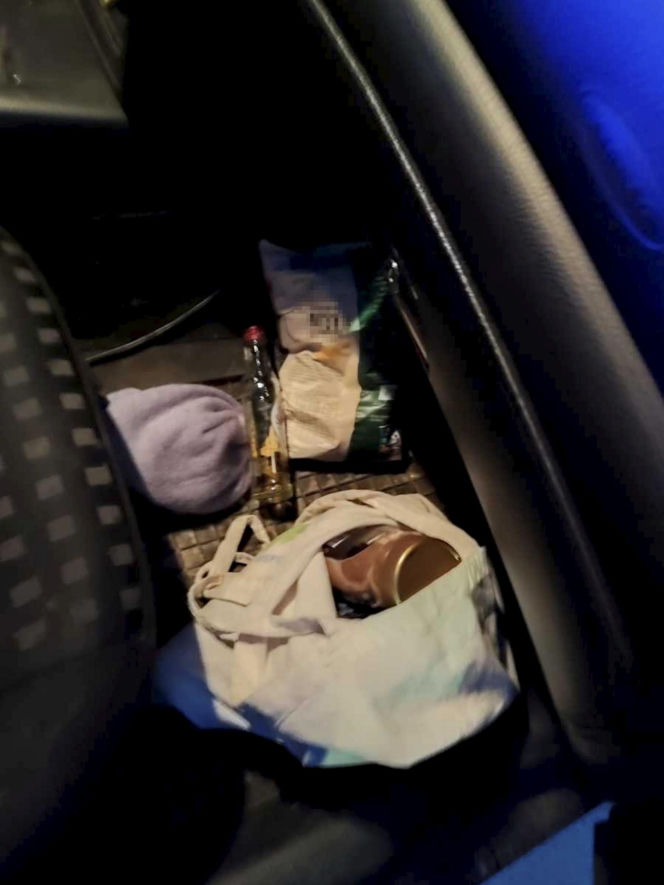 Pijany ojciec jechał z małymi dziećmi. Miał blisko 4 promile alkoholu