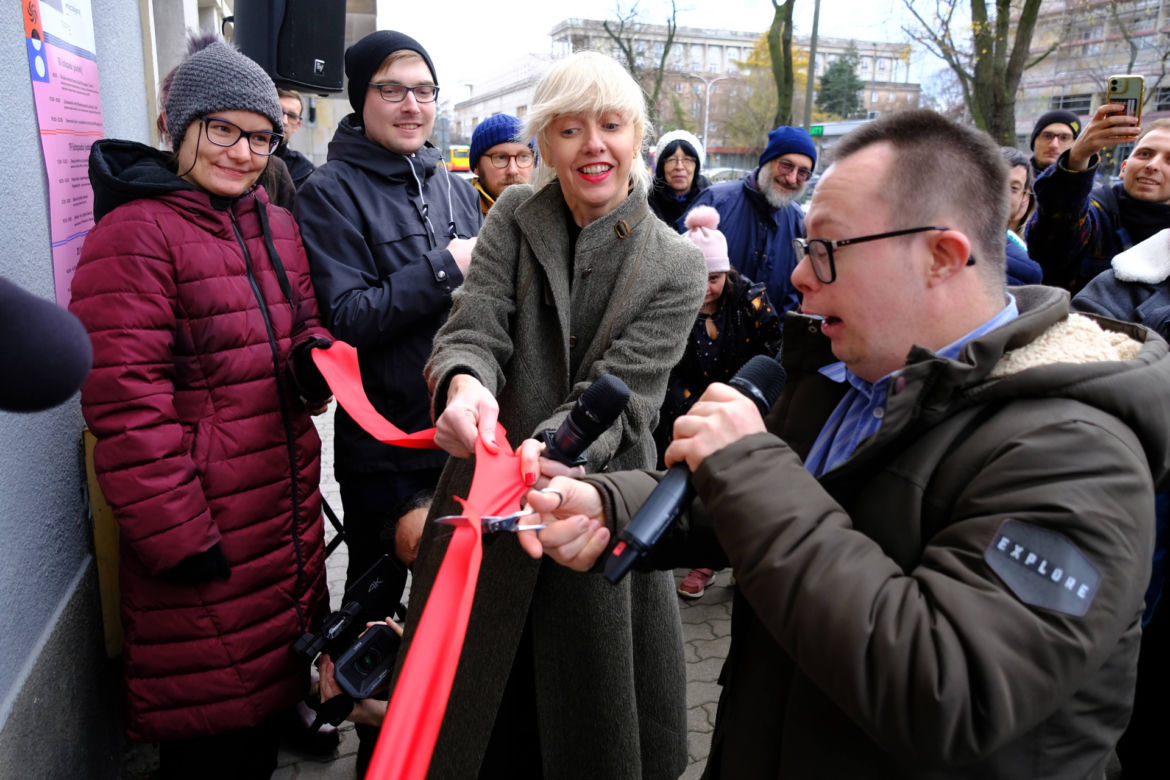 Nowy teatr otwiera się na Pradze. Na scenie występują aktorzy z autyzmem i zespołem Downa