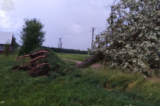 Gdzie jest burza? Ostrzeżenie RCB w Podlaskiem. Uwaga na ulewy, wichury i grad