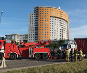 Kolejna ciężarówka rozbiła się przed wiaduktem