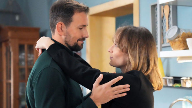 Barwy szczęścia odc. 3361. Marcin Kodur (Oskar Stoczyński), Renata (Anna Mrozowska)