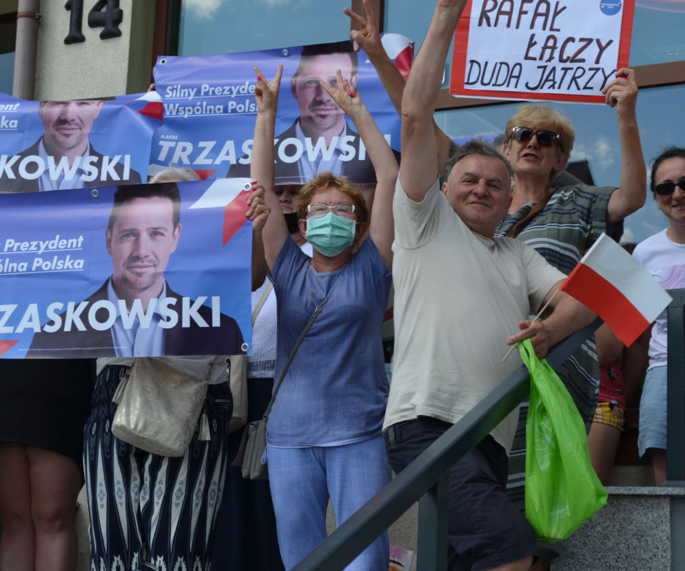 Zwolennicy Trzaskowskiego na wiecu Dudy