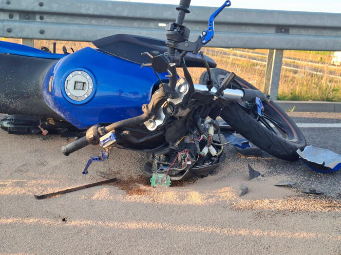 17-latek z gminy Kościan uderzył motorowerem w samochód. Doznał poważnych obrażeń