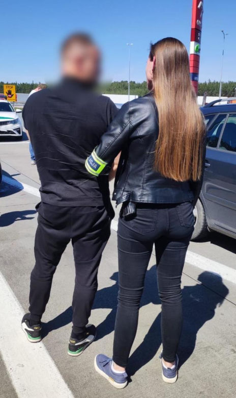 16 kilogramów narkotyków u mieszkańców powiatu rawickiego. Zatrzymani w drodze z Holandii