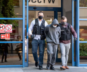 Zorganizował dzieciom zabijanie w interencie