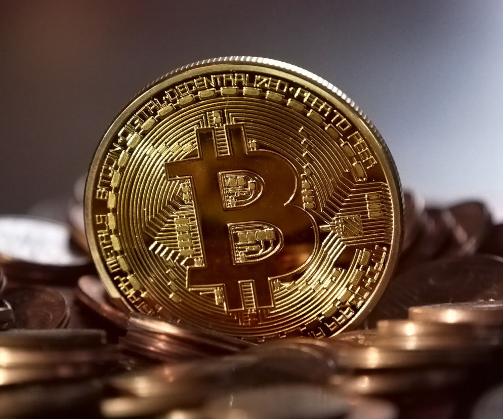 Chciał zarobić na kryptowalutach, stracił fortunę. 58-latek z Wałcza padł ofiarą oszustów