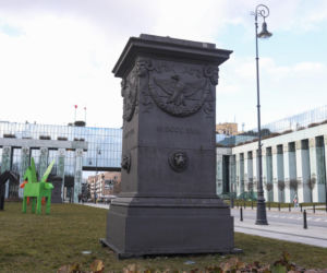 Warszawa dawniej i dziś. Studnia przed placem Krasińskich