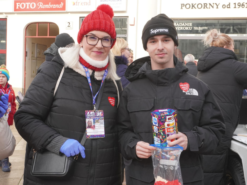 34. Finał WOŚP. Dziennikarze Radia ESKA rozgrzewają Tarnów pysznym żurkiem!